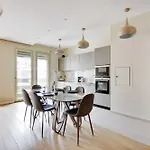 Modern Elegance A Stone\'S Throw From The Arc De Triomphe