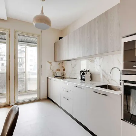 Modern Elegance A Stone's Throw From The Arc De Triomphe Apartment