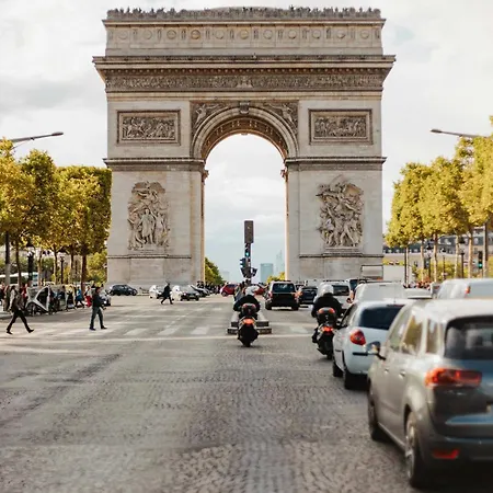 Modern Elegance A Stone's Throw From The Arc De Triomphe Parigi
